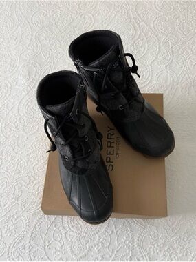 Sperry Black Lace-Up Duck Boots with Gray Felt Upper